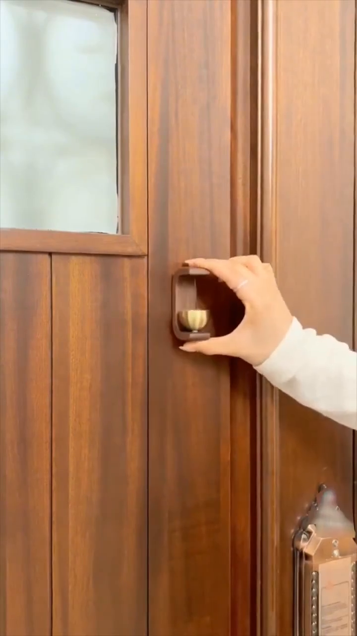 The Lovely Doorbell – Minimalist Brass & Wood Bell