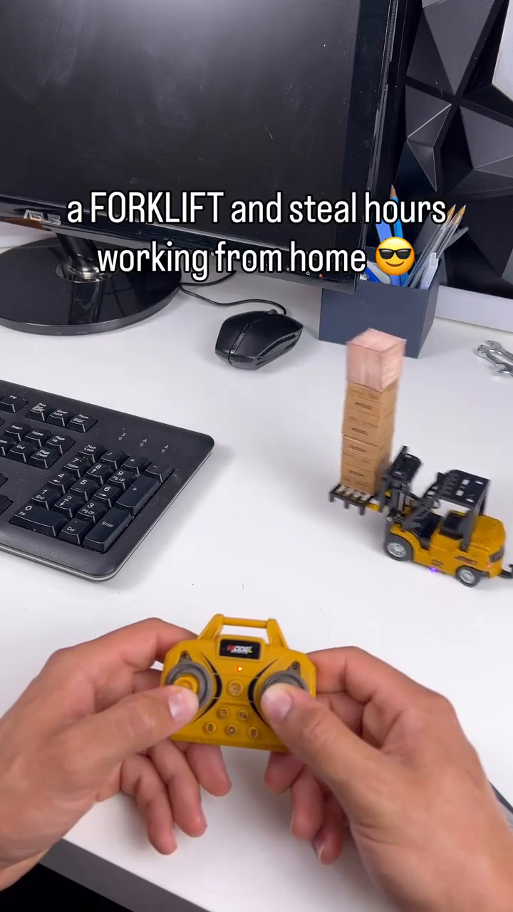Mini Remote-Controlled Forklift for Desk Fun