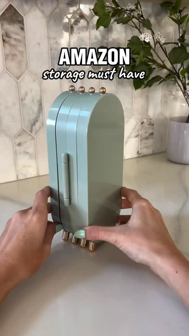 Arched Folding Mirror Jewelry Storage Stand