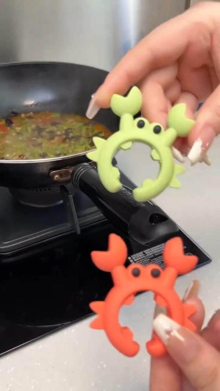 Crab Silicone Clip-On Spoon Rest Holder