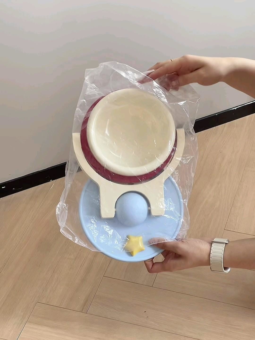 Fresh Bite Floating Planet Elevated Pet Bowl