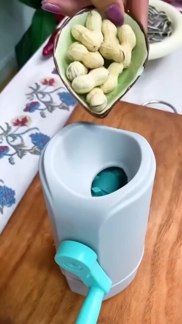 Manual Dual-Chamber Nut Sheller Crank Peeler