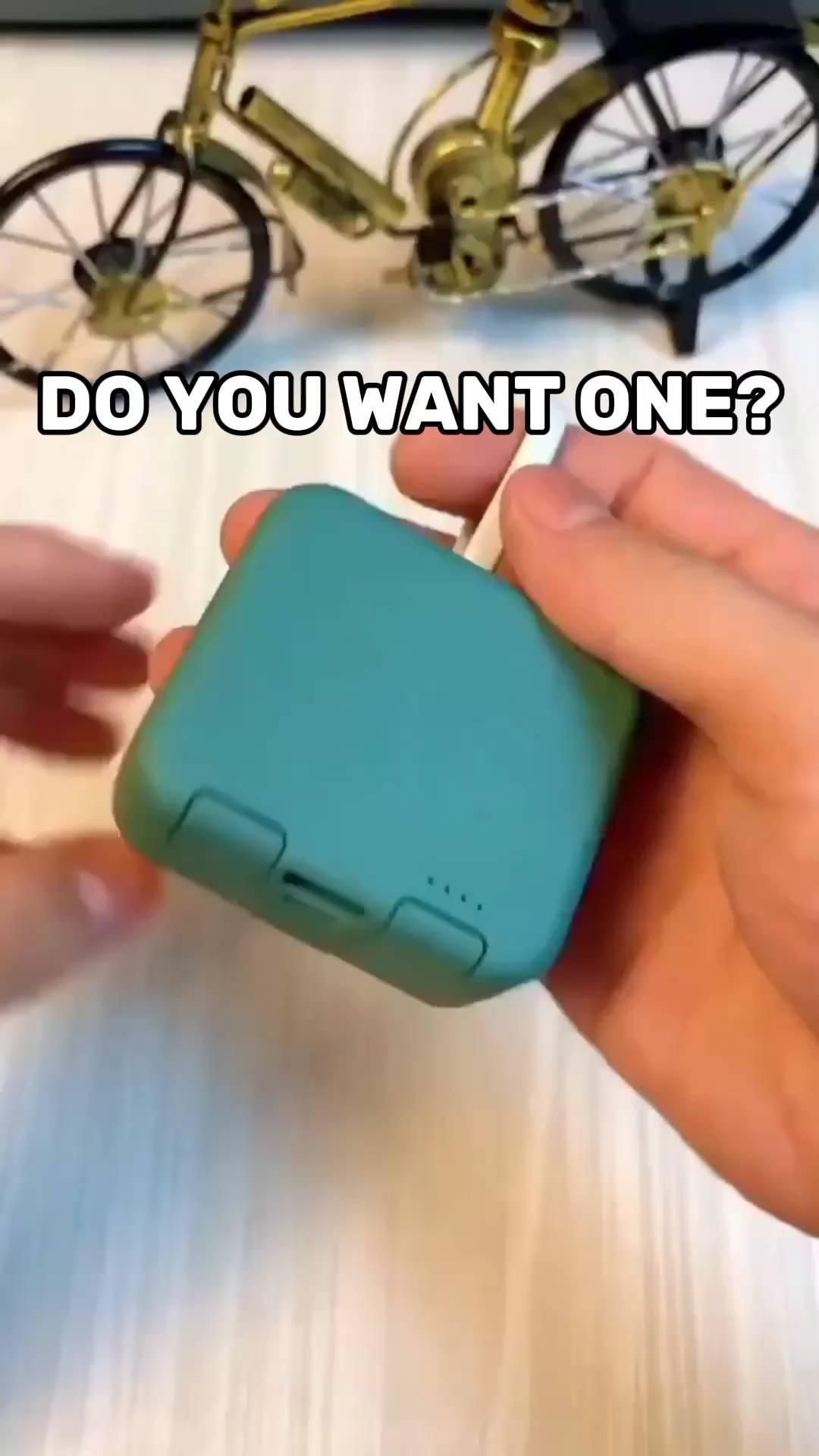 Mini Back-Clip Built-In Cable Power Bank