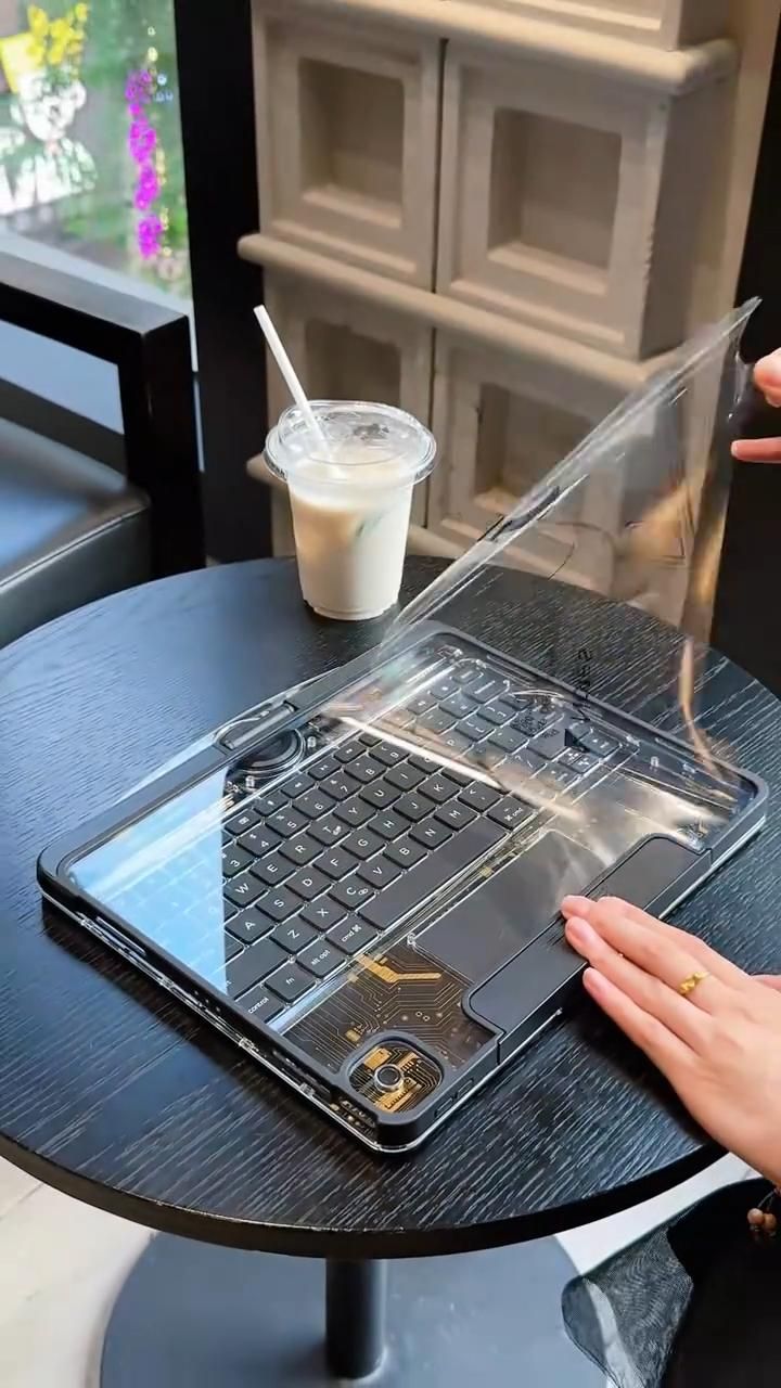 Cyber Clear 360° Rotating iPad Keyboard Case