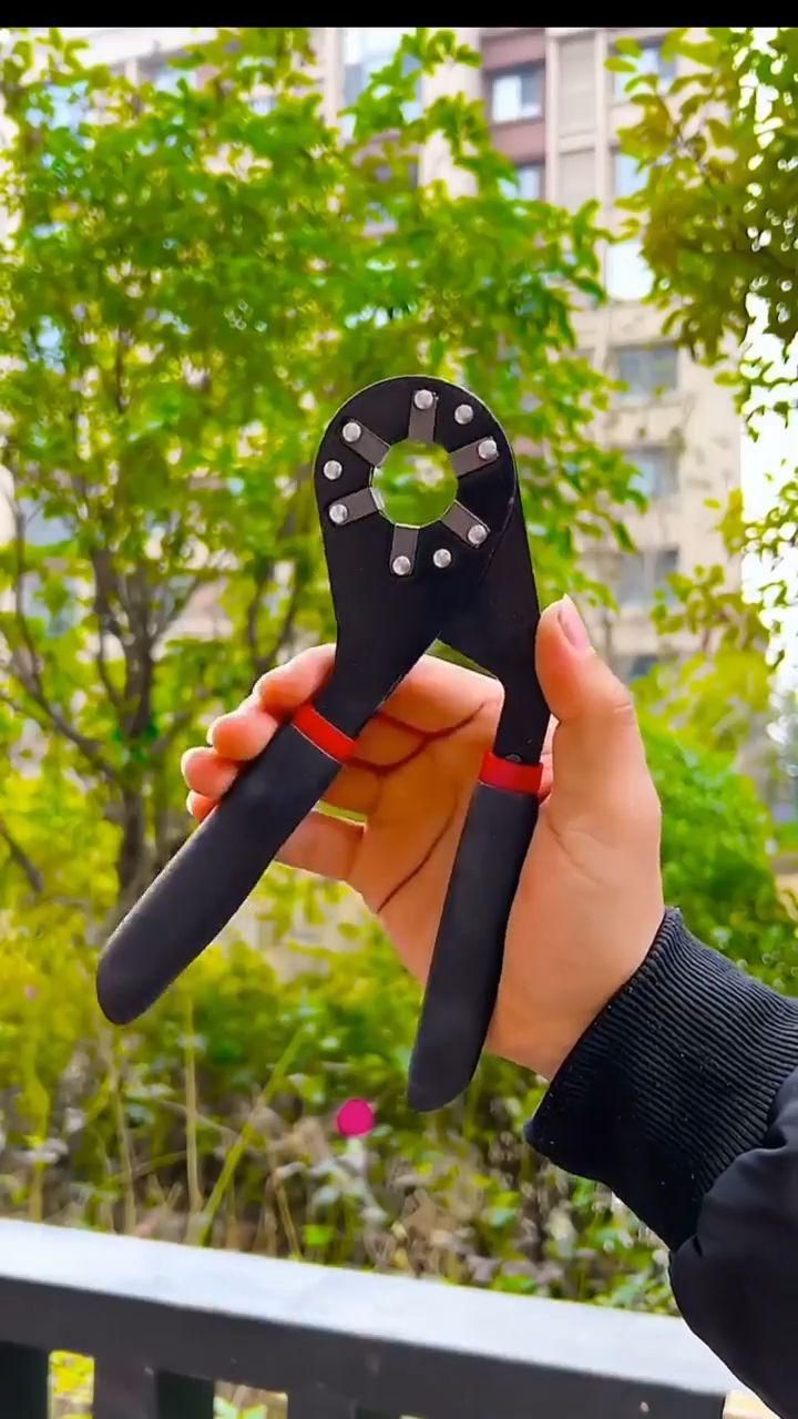 Universal Bionic Self-Adjusting Magic Wrench