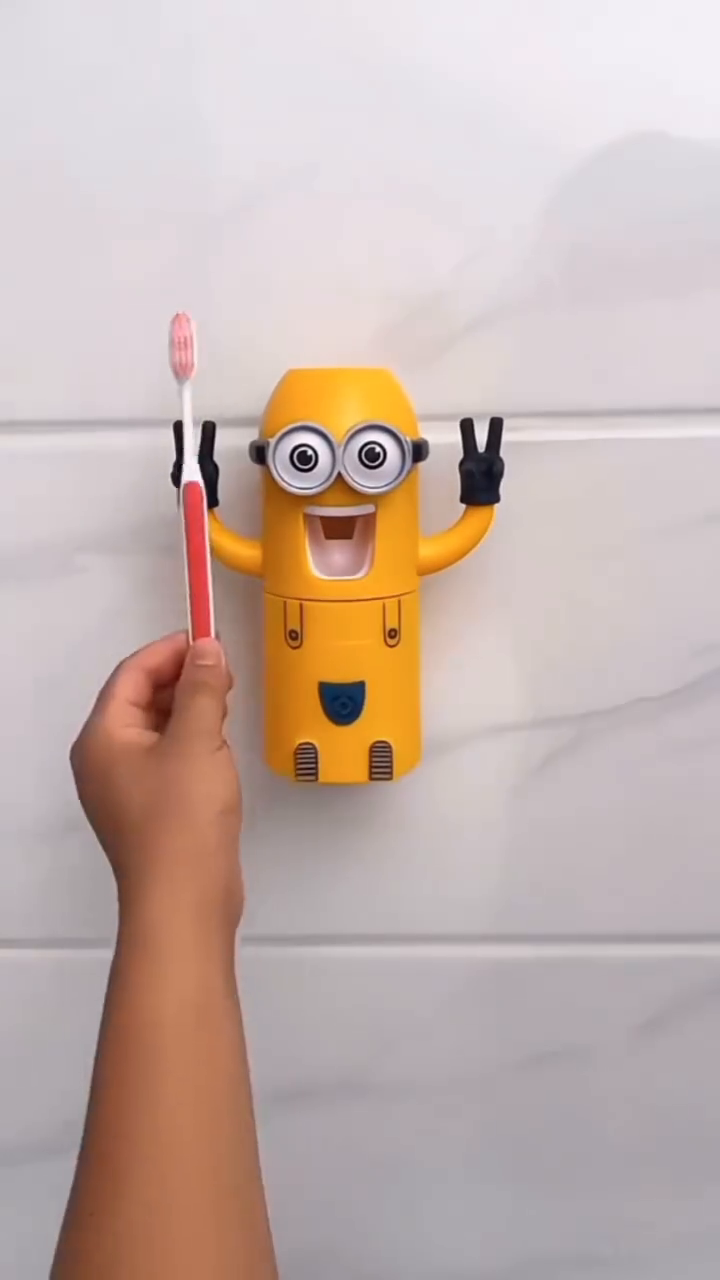 Minion Toothpaste Dispenser & Dual Toothbrush Holder