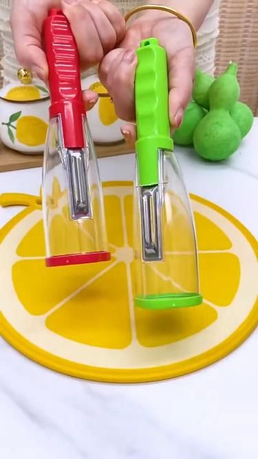 Trash-Collecting Fruit & Vegetable Peeler