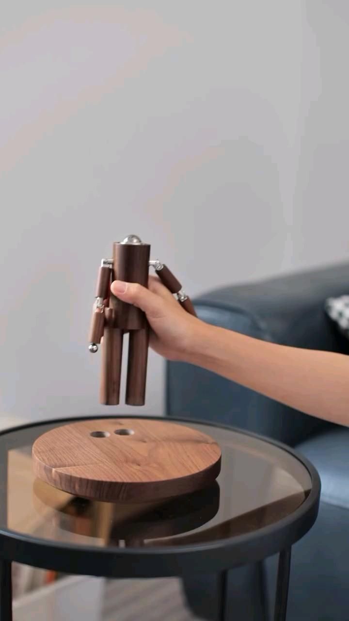 Vadifula Pause Moon Robot Table Lamp