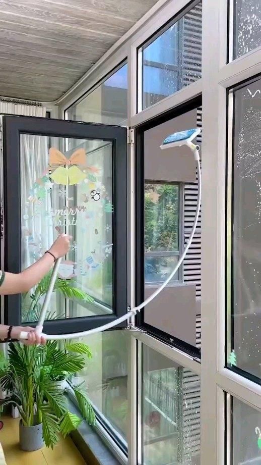 Curved Reach Exterior Window Cleaning Tool