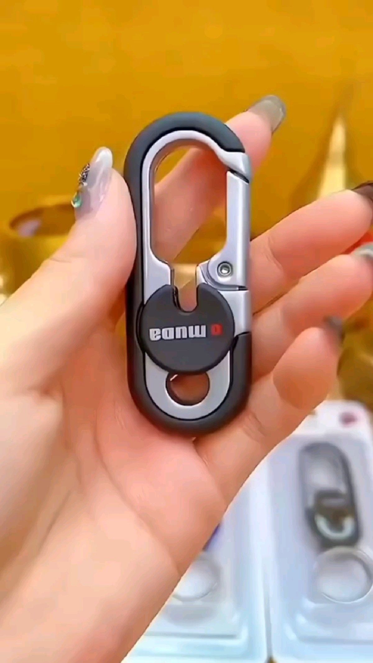 Bomu Locking Carabiner Key Clip