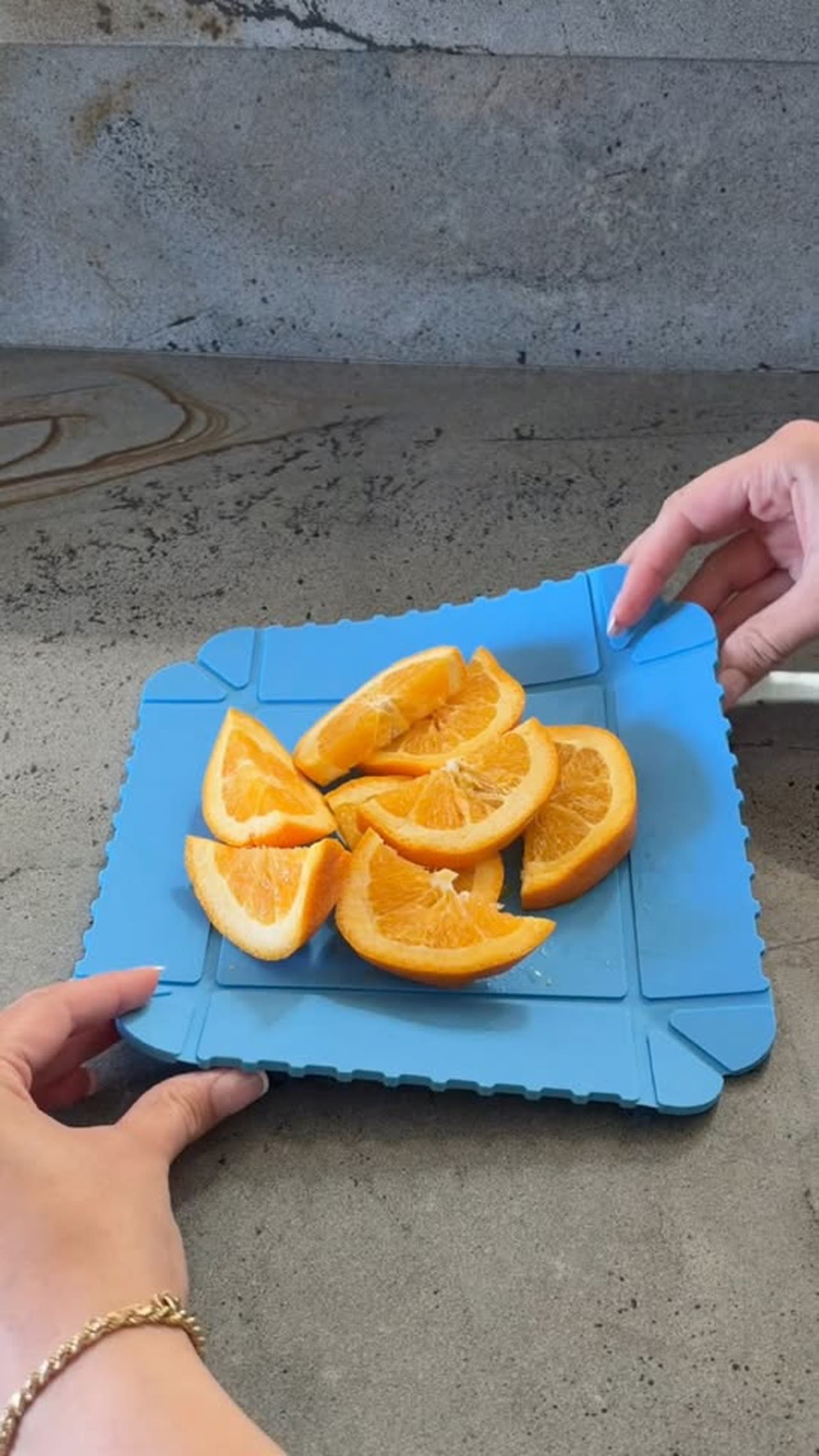 2-in-1 Magnetic Foldable Silicone Mat Tray