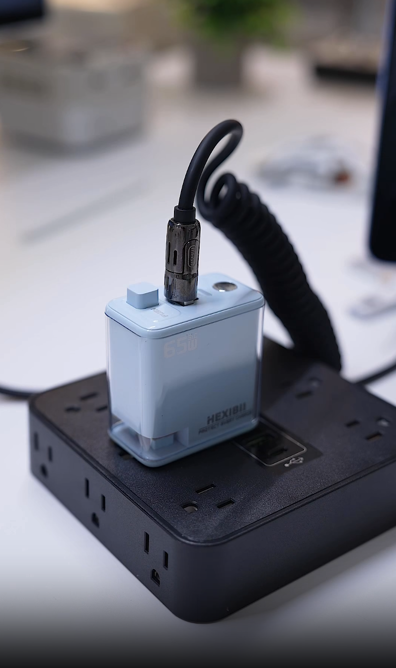 HEXIBII E11 Auto Power-Off Fast Charger