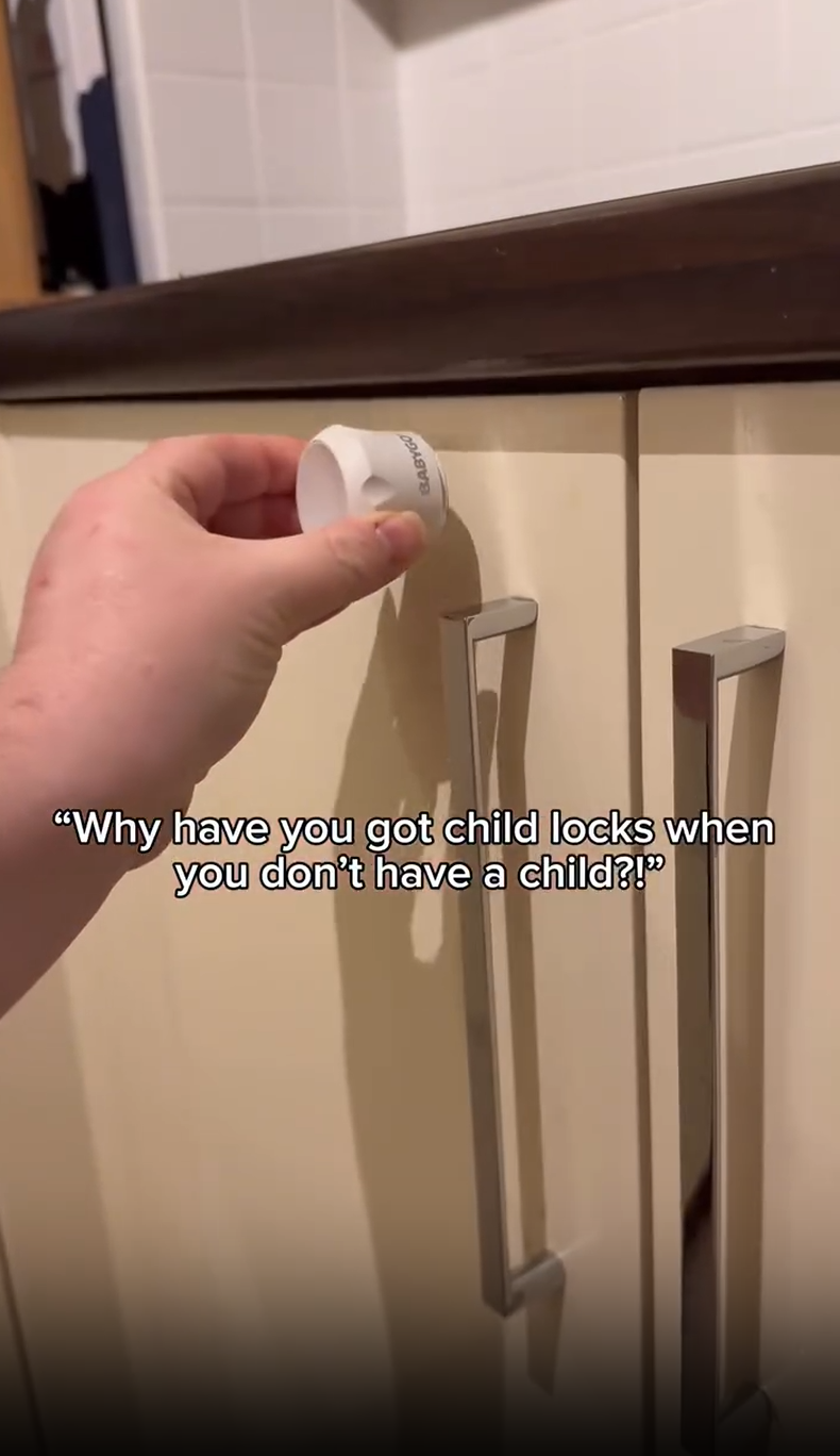 Vmaisi Magnetic Key Adhesive Cabinet Lock