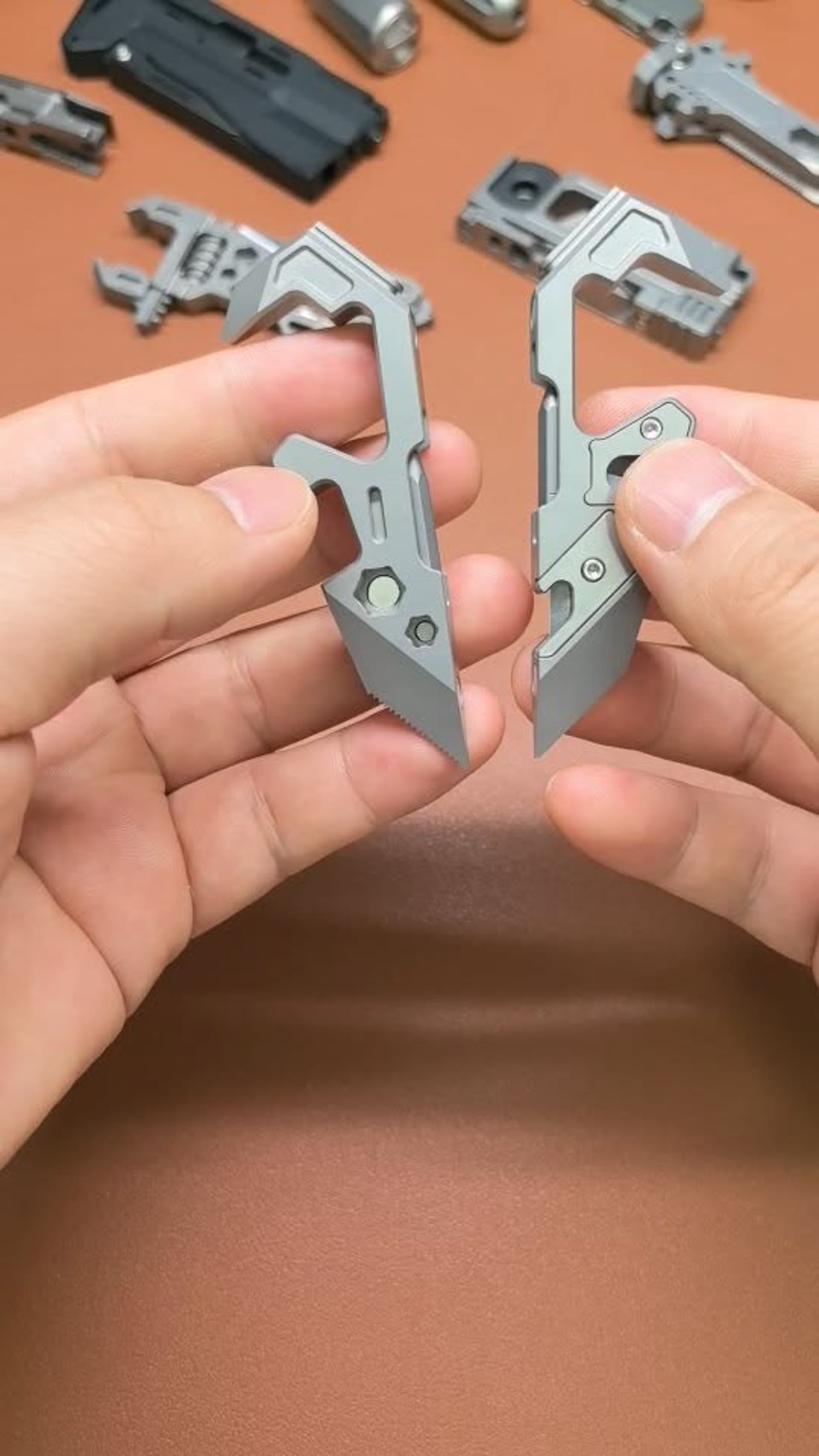 ACTMAX V-Stand Titanium Multitool Phone Stand